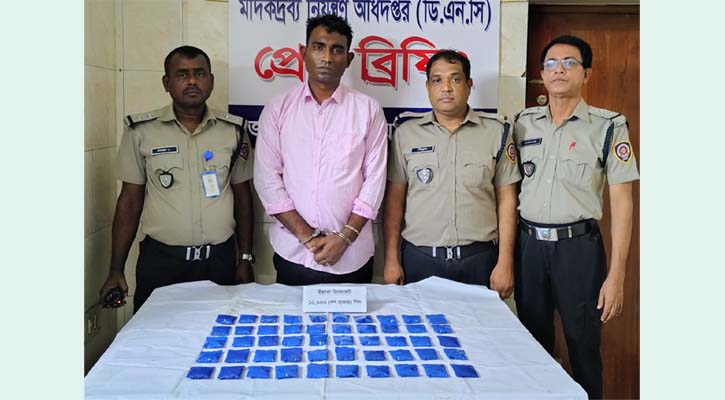 যশোরে ১০ হাজার পিস ইয়াবাসহ পুলিশ সদস্য আটক